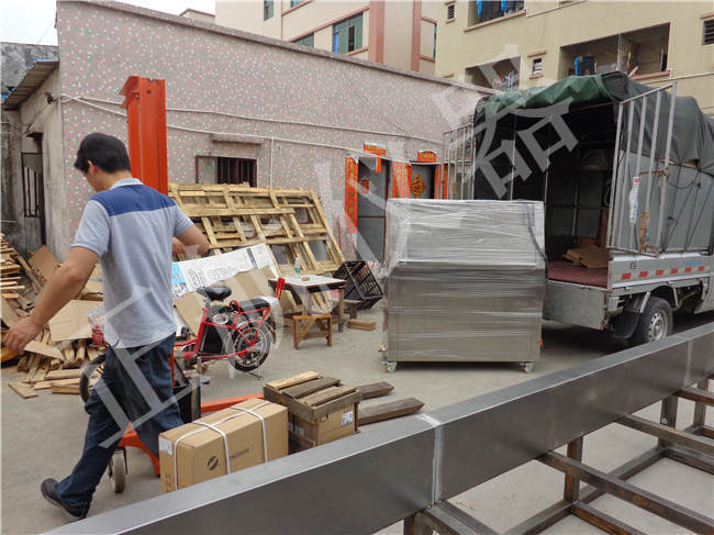 東莞正航儀器紫外線(xiàn)老化試驗(yàn)箱直視圖